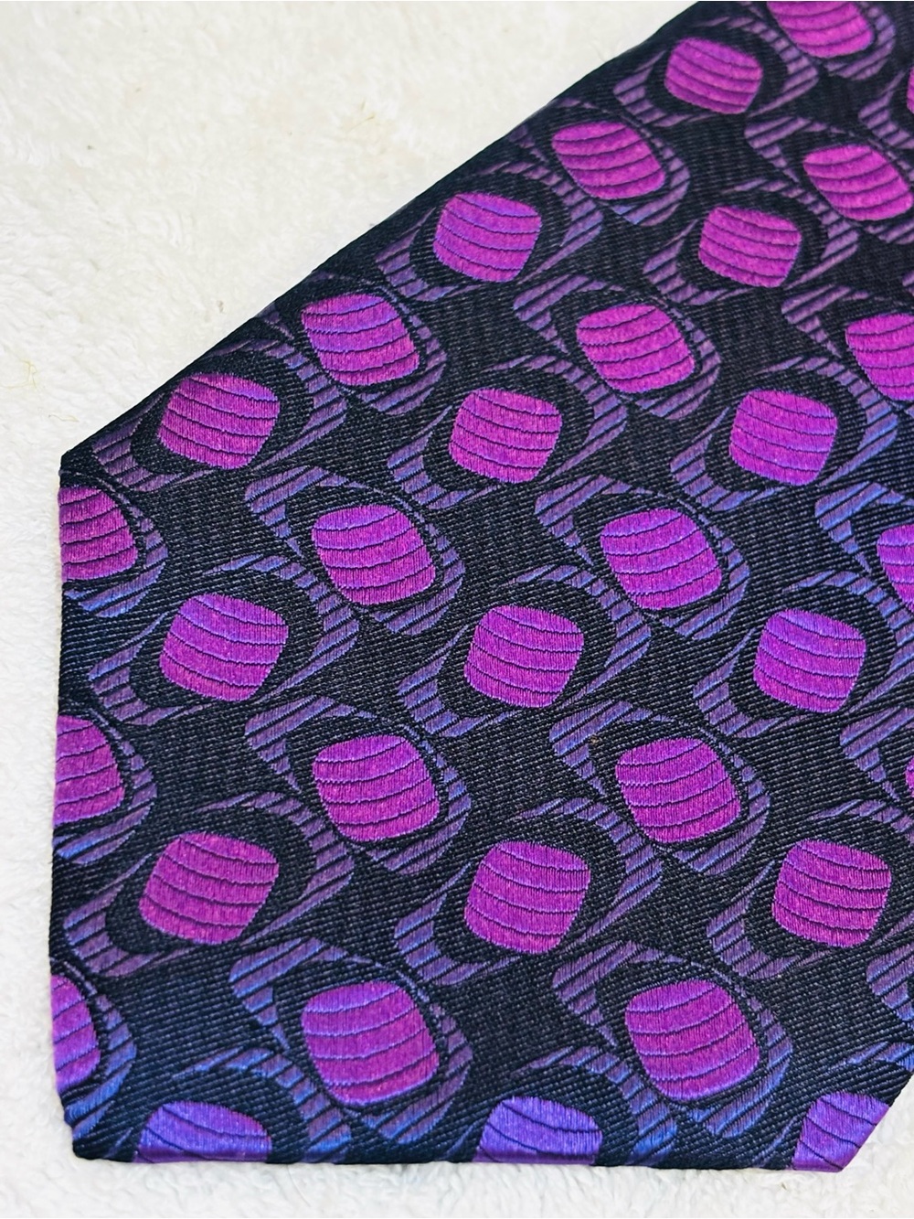 Brand New Stylish Tie By Metropolitan View